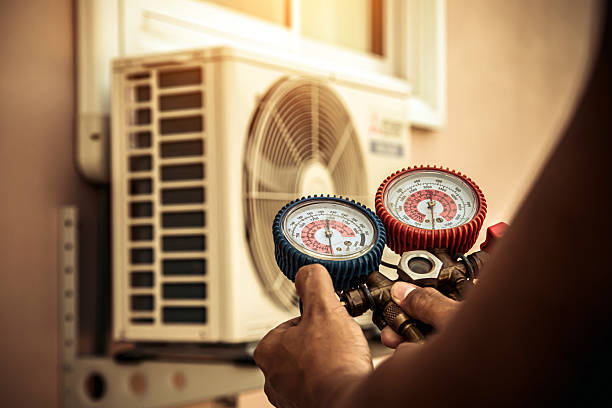 Professional Hvac technician working in South Beloit, IL